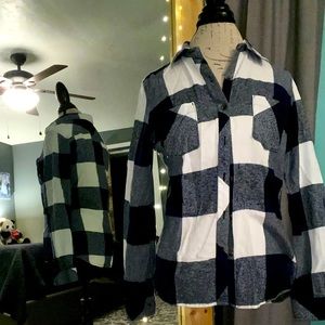 5/$20 Women’s plaid shirt
